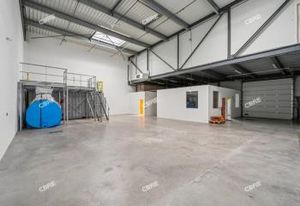 Local d'activité à louer Villeneuve-la-Garenne - Proche A86 et RER C