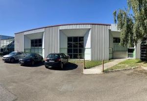 Location entrepôt Trappes - Proche R12 et lignes de bus