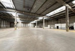 Vente entrepôt Trappes - 21 km de Paris - Accès A12/A86