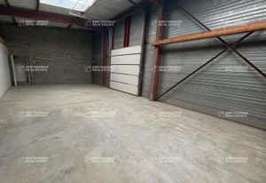 Location local d'activité La Mézière - Cour privat