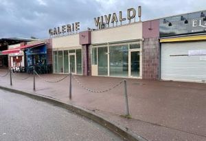 Location local commercial Val-de-Reuil - Centre commercial