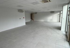 Location local commercial Val-de-Reuil - Centre commercial