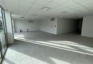 Location local commercial Val-de-Reuil - Centre commercial