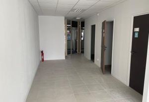 Location local commercial Val-de-Reuil - Centre commercial