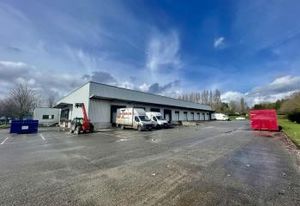 Location bâtiment messagerie Eslettes - Proche A151 et A150