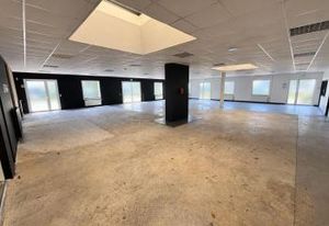 Location local commercial 456 m² près aéroport Beauvais-Tillé
