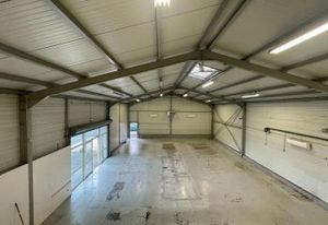 Location local commercial Chambly - Parking privé - Site clos