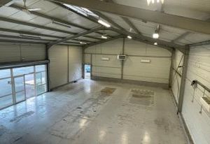 Location local commercial Chambly - Parking privé - Site clos