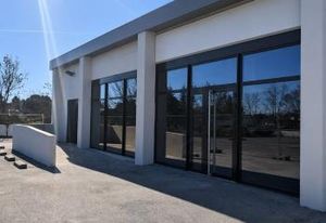 Location local commercial Feurs - Bâtiment rénové