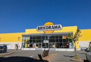 Vente ensemble commercial 3253 m² Roanne - 80 places parking