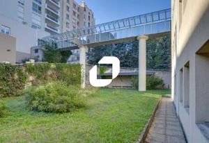 Vente bureaux Villeurbanne Grandclément - Environnement arboré, bus et tram