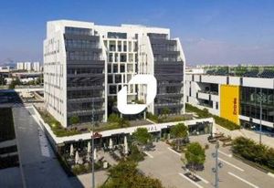 Location bureaux Vénissieux - Proche tramway, métro et périphérique