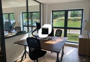Bureaux à louer Rillieux-la-Pape - Parc clos et sécurisé