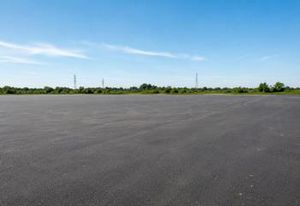 Location terrain goudronné Tournan-en-Brie proche A4