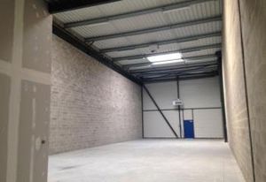 Location local d'activité Elancourt - Face N12 - Hauteur 8 m
