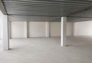 Location local d'activité Montreuil - Double accès & luminosité