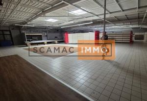 Location local commercial Saint-Mard - Axe principal centre-ville