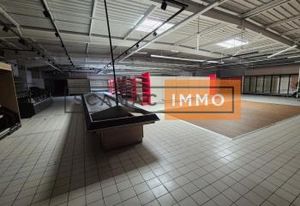 Location local commercial Saint-Mard - Axe principal centre-ville