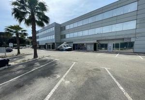 Location local commercial Le Cannet - Grand espace disponible