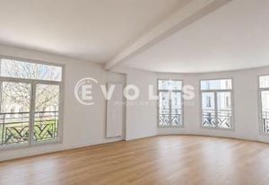 Location bureaux Paris 8 - Proche Métro, RER, Bus et Transilien