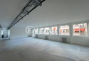 Location bureaux Paris 8 - Proche métro, bus, RER et gare