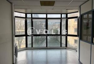Location bureaux Paris 18 - Proche transports en commun