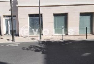 Location local commercial Montrouge - Facade d'angle 10 ml