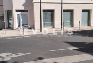 Location local commercial Montrouge - Facade d'angle 10 ml