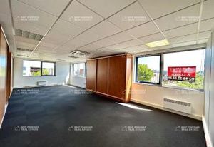 Location bureaux Saint-Grégoire - Proche commerces, bus et rocades