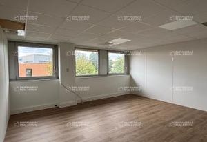 Bureaux à louer Bron - Proche tramway T5 et grands axes