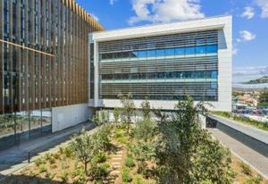 Location bureaux Nice - Quartier St Isidore, proche A8 et M6202