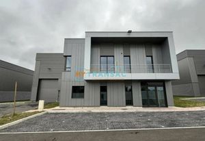 Vente entrepôt Courtry - Hauteur 8 m - Porte sectionnelle 4,5 m