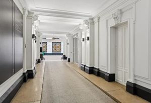 Location bureaux Paris 9 - Quartier Central des Affaires, proche Place d'Estienne d'Orves