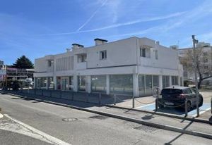 Location local commercial Saint-Laurent-du-Var - Zone Cap 3000