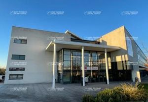 Location bureaux Isneauville - Proche commerces et transports