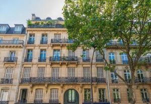 Location bureaux Paris 8 - Proche métro et gare Saint-Lazare