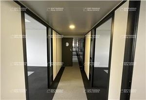 Vente bureaux Guyancourt, proche gare SQY et commerces