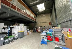 Location cellule d'activité Elancourt - Proche transports