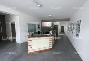 Vente bureaux Challes-les-Eaux, emplacement premium, 36 places de parking