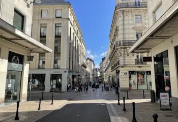 Location local commercial Nantes centre - Rue passante