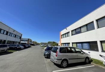 Location bureaux Rezé - Parc sécurisé, climatisation et bus 33