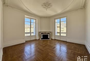 Location bureaux Bordeaux centre - Proche Tram C & D et Parking Bourse