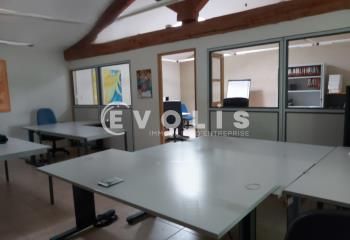 Location bureaux Velleron - Environnement atypique et parking sécurisé