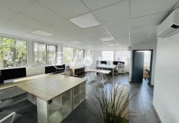 Bureaux à louer Ozoir-la-Ferrière - Proche RER et bus