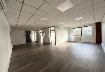 Location bureaux Saint-Thibault-des-Vignes proche A4 et A104
