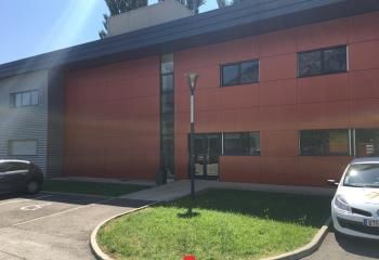 Location bureaux Crolles - Proche avenue Ambroise Croizat, parking