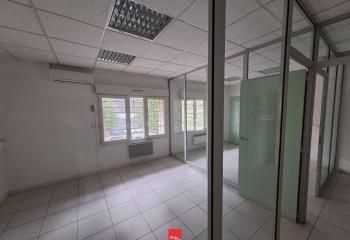 Location bureaux Grenoble - Proche tram A et bus C5
