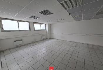 Location bureaux Grenoble - Proche tram A et bus C5