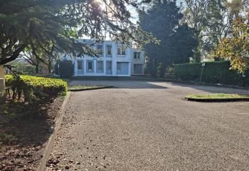 Vente bureaux indépendants Saint-Égrève, proche autoroute et zone Île Brune