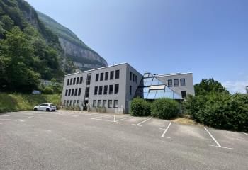 Location bureaux Sassenage - Proche bus et espaces verts